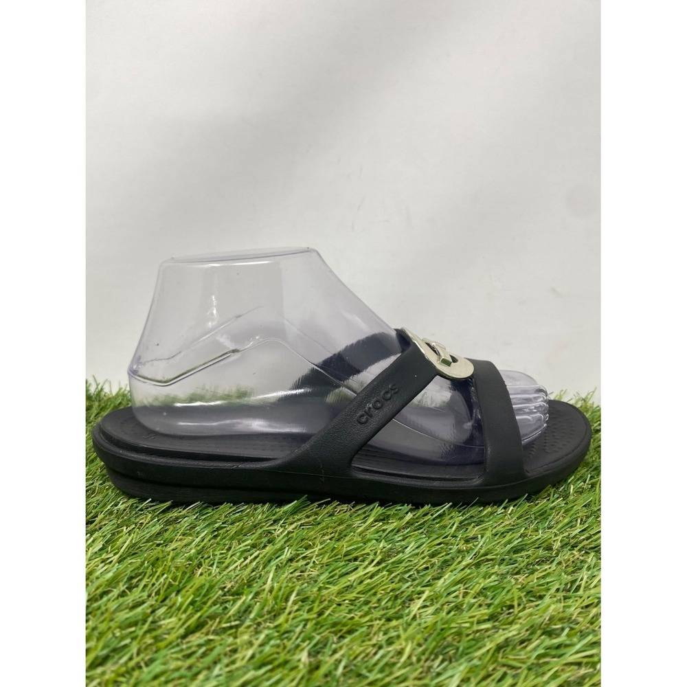 Crocs Sanrah Beveled Circle Sandal Black Silver Medallion Flip Flop Women Size 7